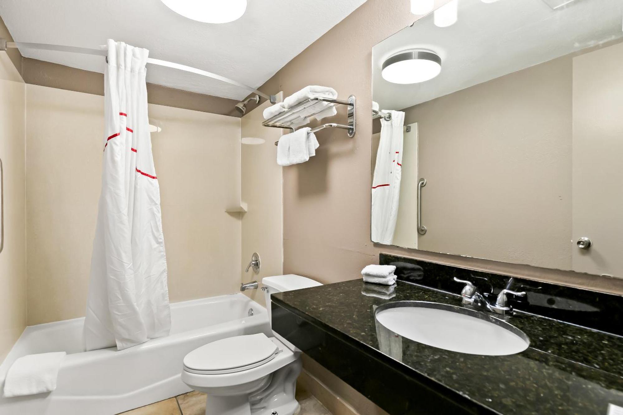 Red Roof Inn & Suites Duncan Εξωτερικό φωτογραφία